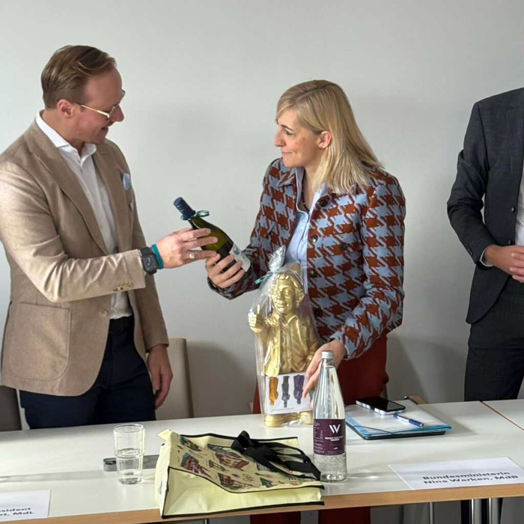 Gesundheitsministerin-Warken-besucht-Wertheim–Standort-der-Weight-Doctors-Nationalklinik-a-4